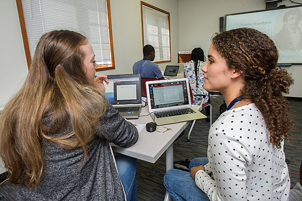 writecode-girls_600x399.jpg